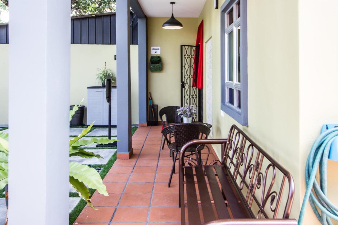 Explore 5Br Gardenhouse Retreats Butterworth Extérieur photo