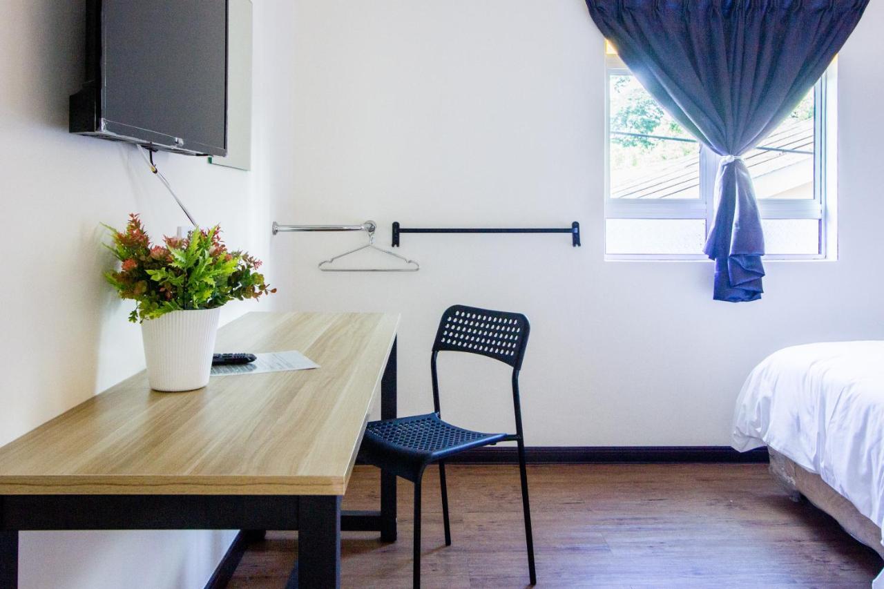 Explore 5Br Gardenhouse Retreats Butterworth Extérieur photo