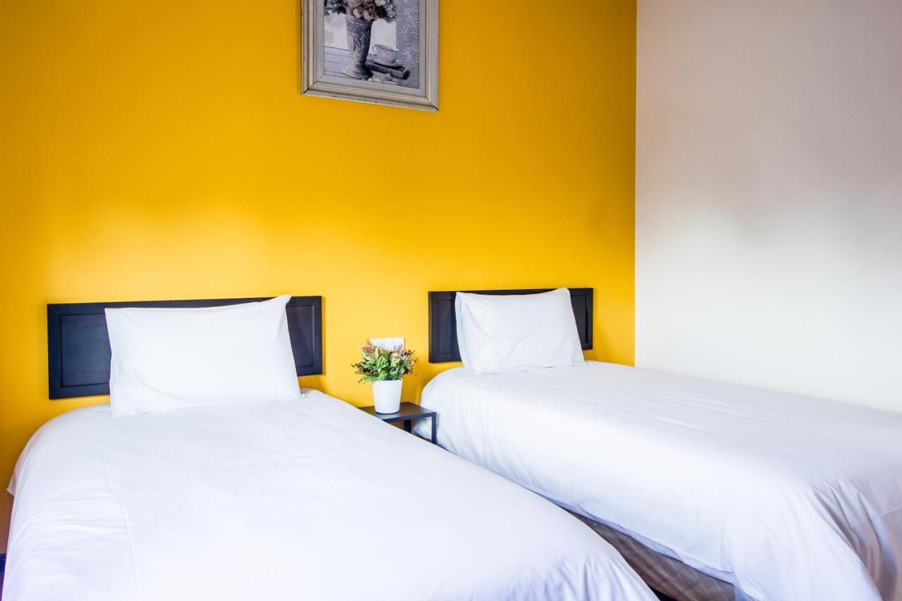 Explore 5Br Gardenhouse Retreats Butterworth Extérieur photo