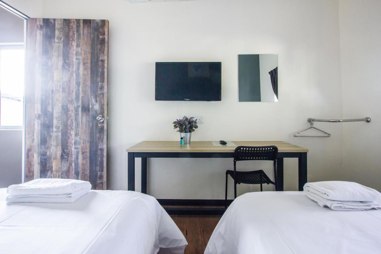 Explore 5Br Gardenhouse Retreats Butterworth Extérieur photo