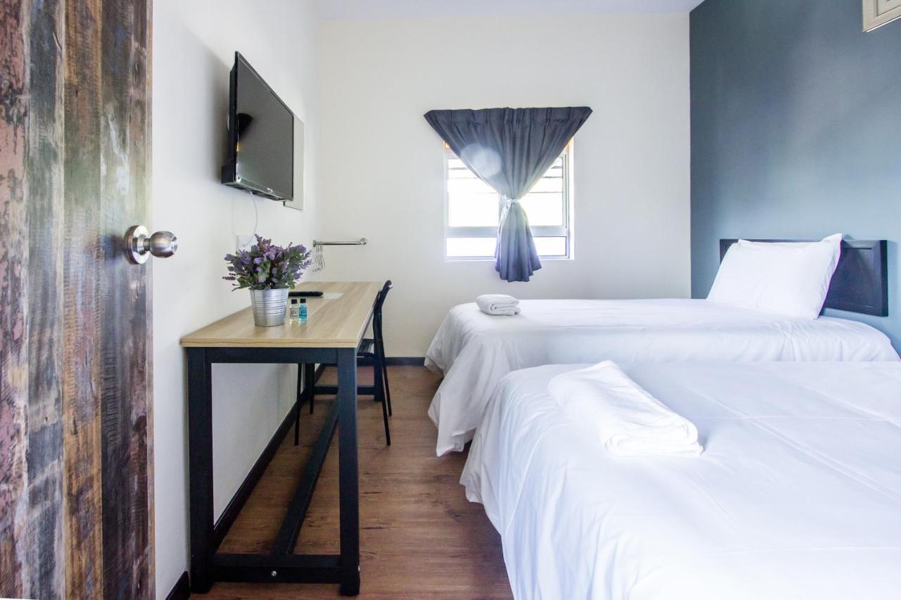 Explore 5Br Gardenhouse Retreats Butterworth Extérieur photo