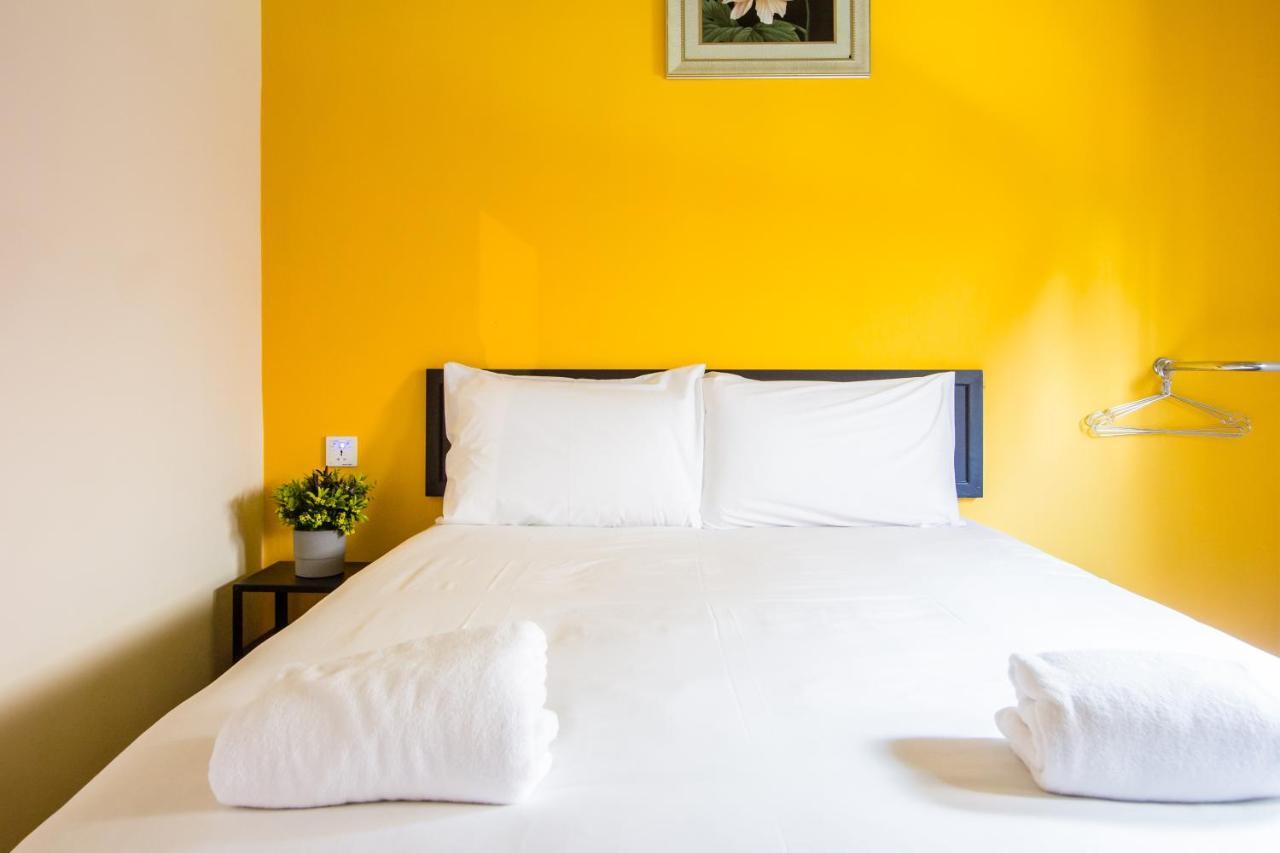 Explore 5Br Gardenhouse Retreats Butterworth Extérieur photo