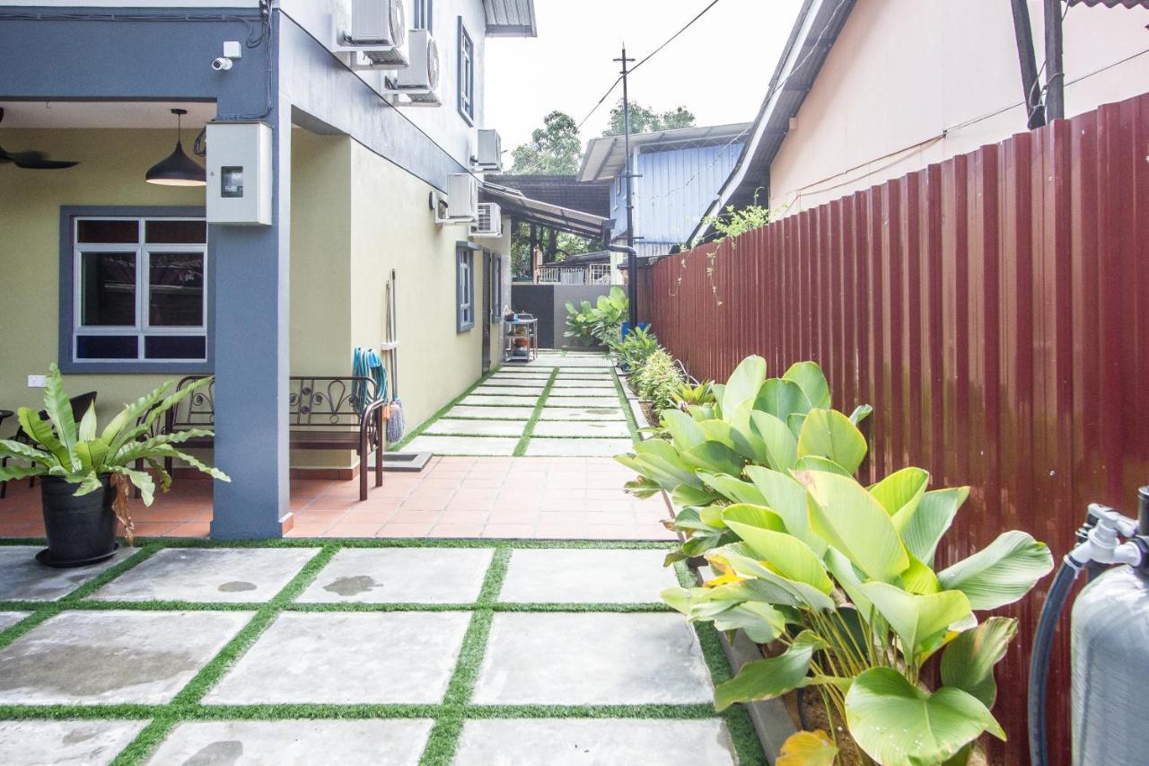 Explore 5Br Gardenhouse Retreats Butterworth Extérieur photo