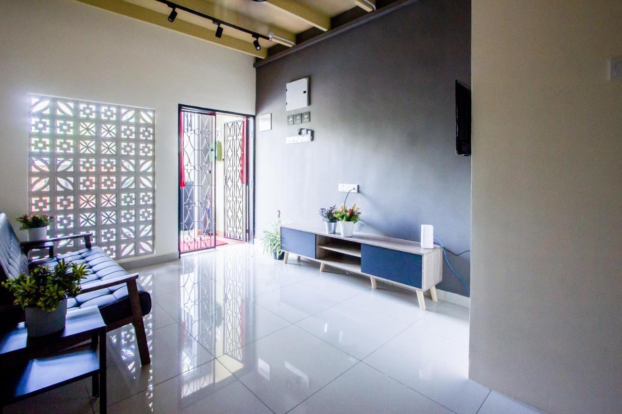 Explore 5Br Gardenhouse Retreats Butterworth Extérieur photo