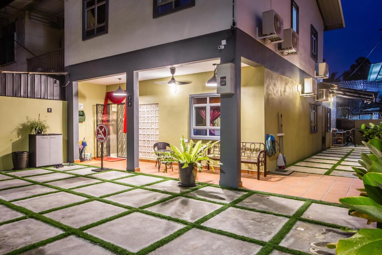 Explore 5Br Gardenhouse Retreats Butterworth Extérieur photo
