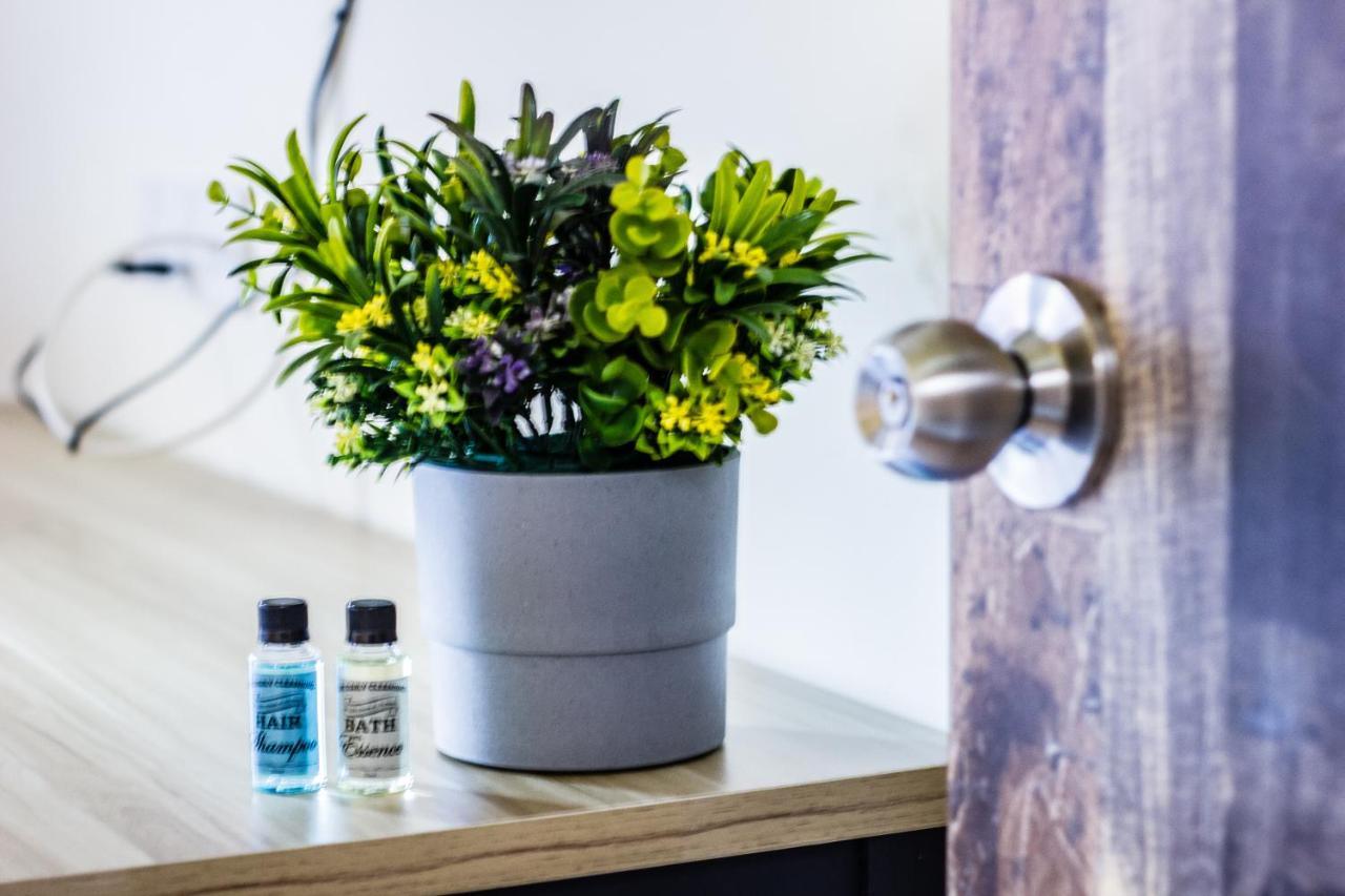 Explore 5Br Gardenhouse Retreats Butterworth Extérieur photo